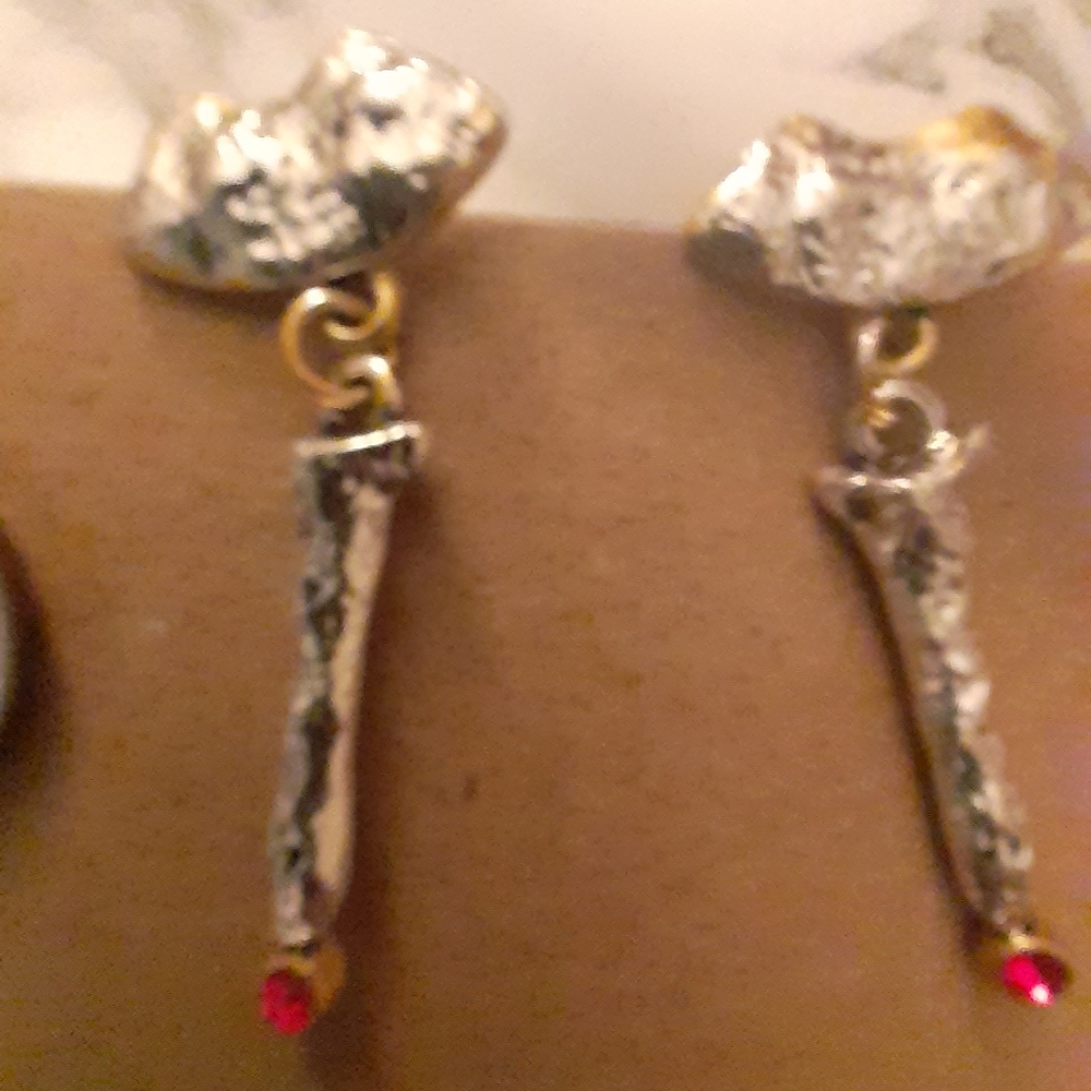 Nwot lipstick earrings pierced goldtone/Silvertone